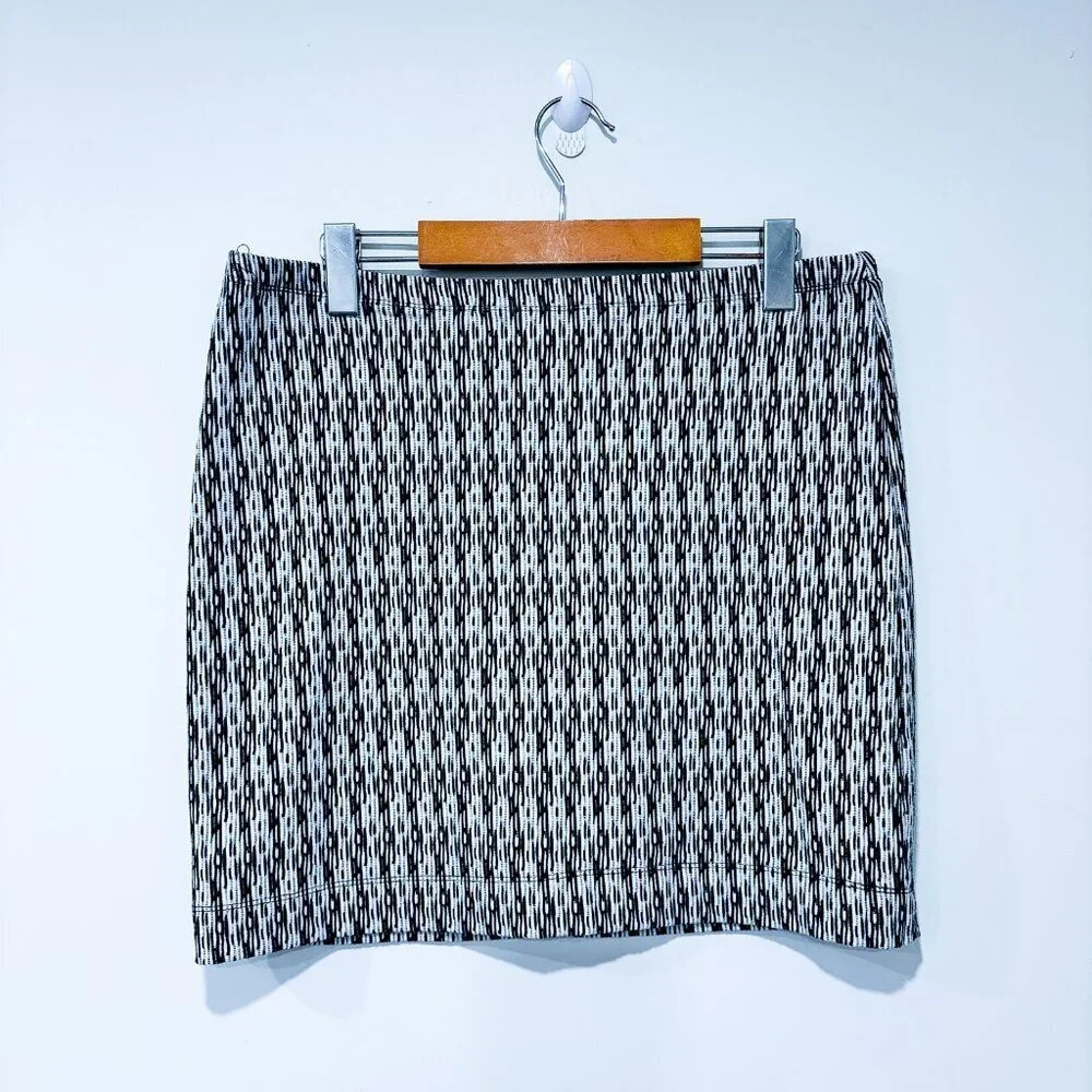 YEST White  and‎ black stretch skirt